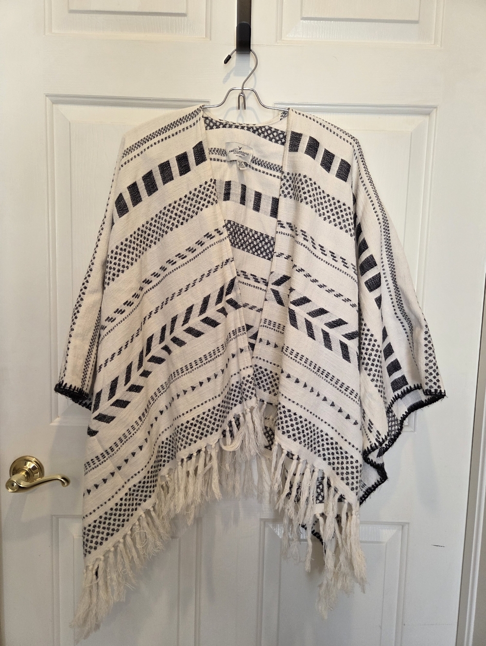 AMERICAN EAGLE Knitted Boho Fringe Hem Poncho Boho Sweater OS